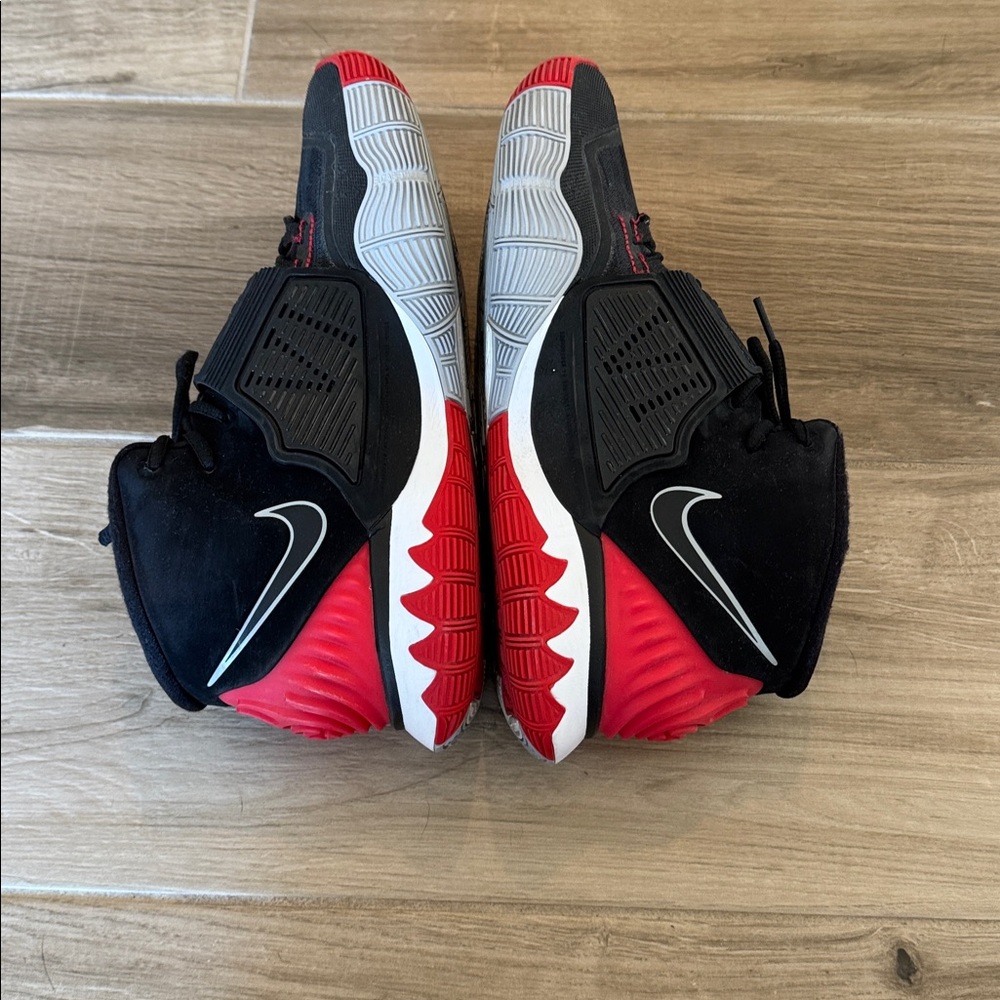 Nike Kyrie Bred 10 1/2 sneakers - Picture 5 of 8